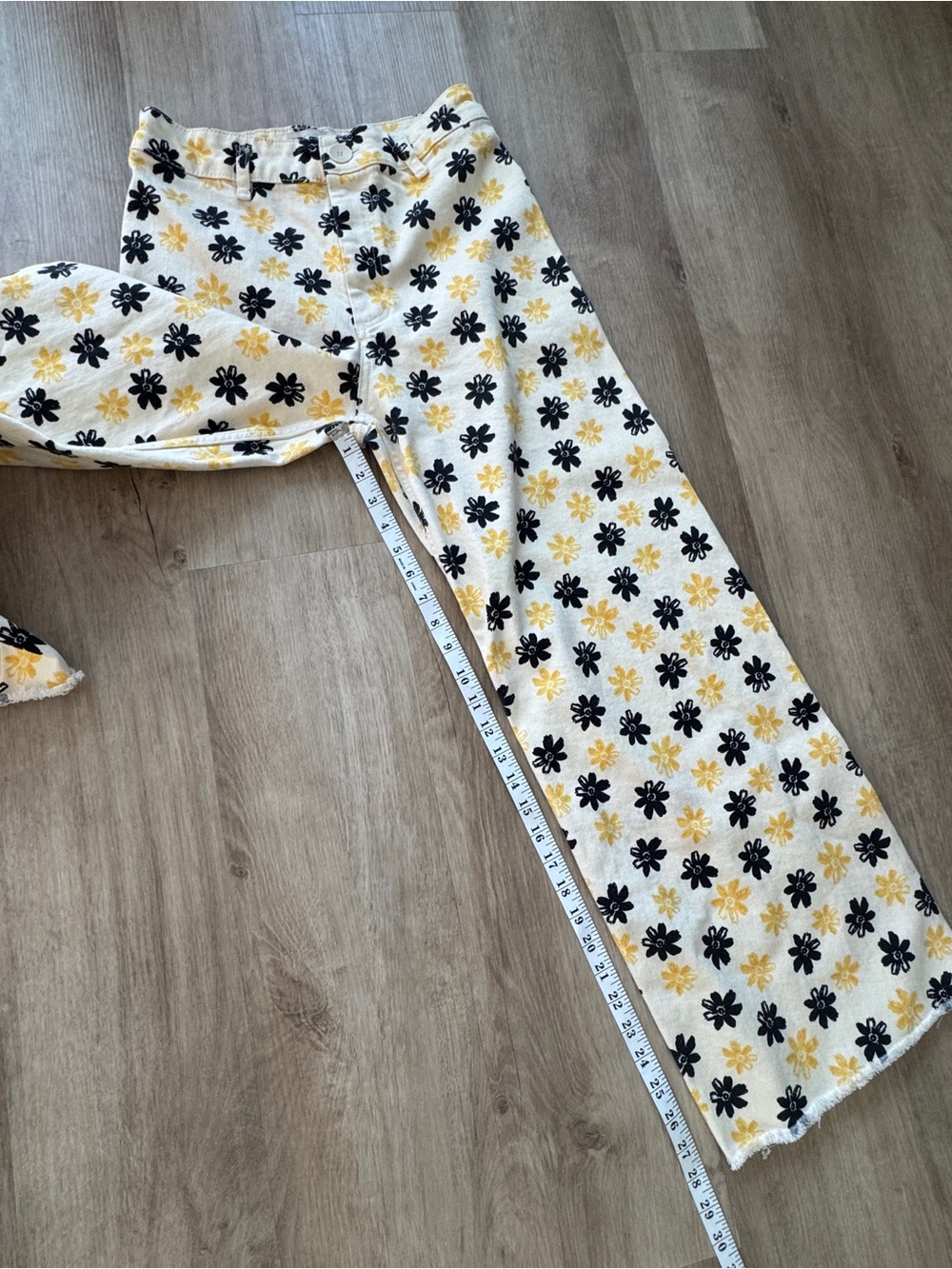 Zara The Marine Straight Jean in Daisy Print Size 8 - Picture 8 of 10